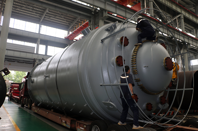 淄博太極10萬(wàn)升搪玻璃設(shè)備發(fā)貨現(xiàn)場(chǎng)