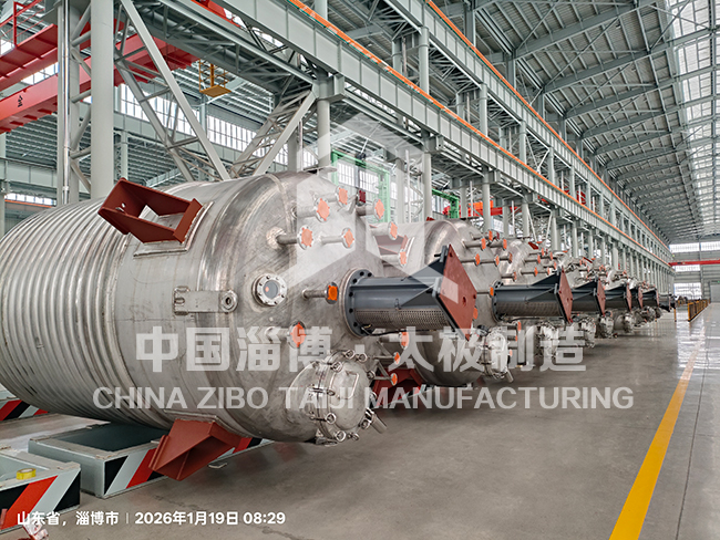 淄博太極特材裝備批量發(fā)貨 10臺(tái)非標(biāo)不銹鋼反應(yīng)釜如期交付